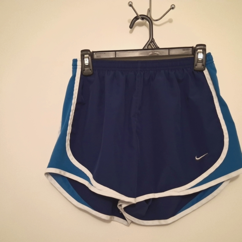 Women's Nike Tempo Dri-FIT Mid-Rise 3-in. Running Shorts